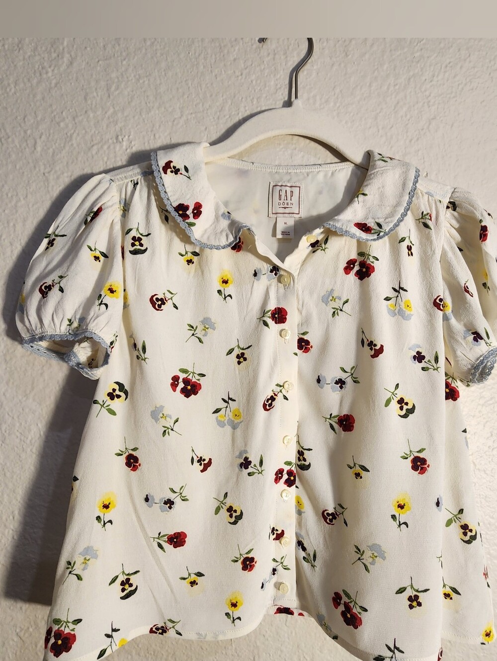 GAP X DOEN Cream Floral Button-Front Blouse with Violet Flowers Print